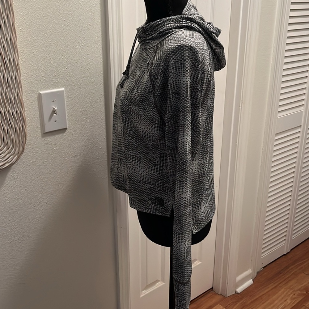 The North Face Flashdry Cropped Hoodie - Picture 2 of 6